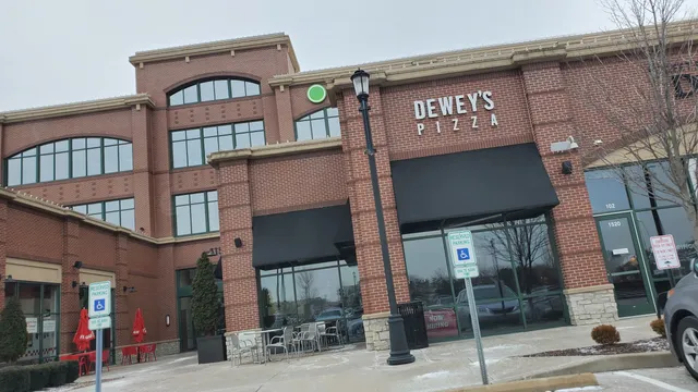Dewey's Pizza - St. Charles
