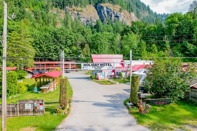 Holiday Motel & RV Resort