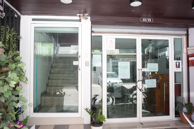 ZEN Rooms Mahajak residence