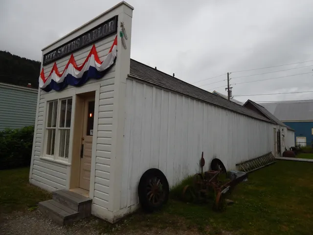 Jeff. Smiths Parlour Museum