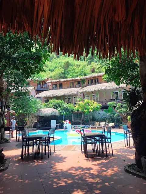 Cat Ba Oasis Bungalow & Restaurant.