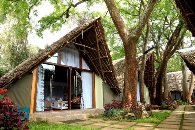 The Giraffe Cottages, Restaurant and Bar