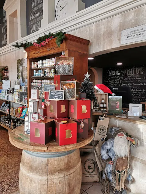 La Fille Du Tonnelier Cave & Bar