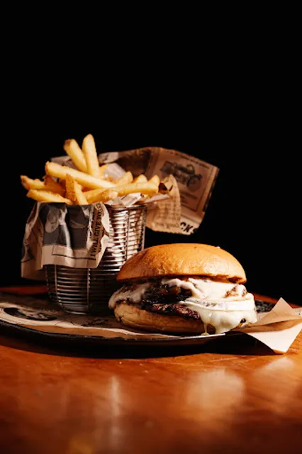 Antojo. Burger & Pizza Club