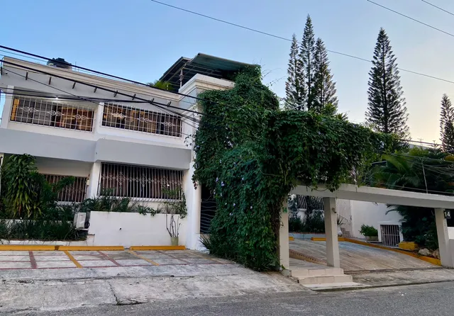 Botanic Garden Hostal