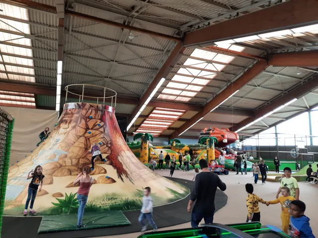 Jump'n Fly Trampoline Park
