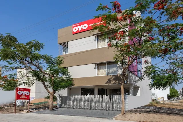 OYO 18692 Jmc Star Inn