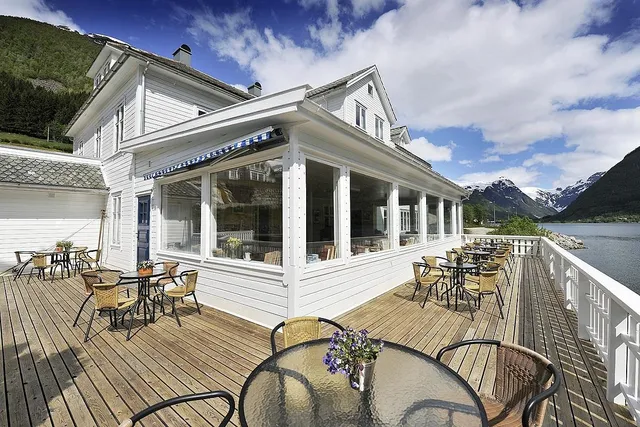 Fjærland Fjordstove Hotel & Restaurant
