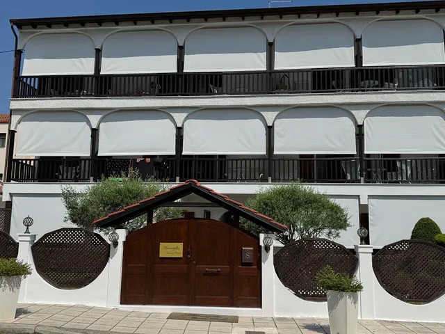 Amaryllis Luxury Rooms