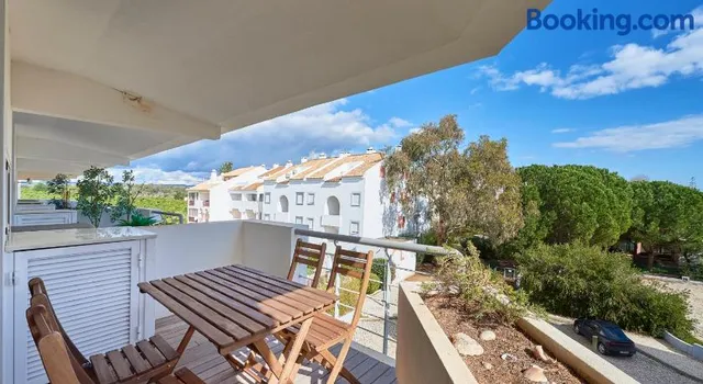 Beautiful Seaside Apartments (WiFi)