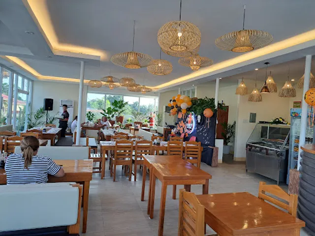 Pare's Lechon Seafood and Grill