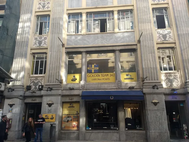 Golden Tram 242 Suites & Hostel