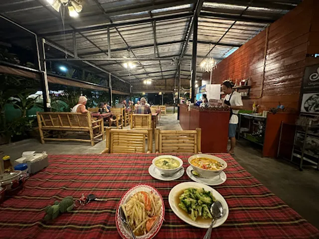 Street Hut - Local Thai Food