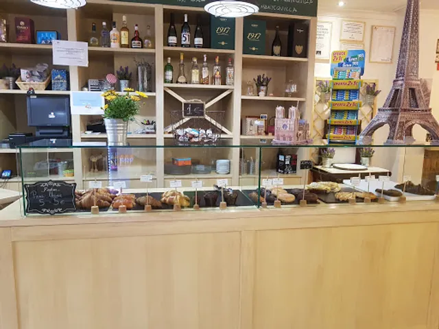 “La Petite Croissanterie” Crêpería Tetería Cafetería.