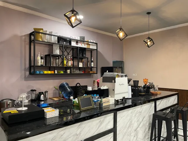 Phinisi Cafe & Resto Biak