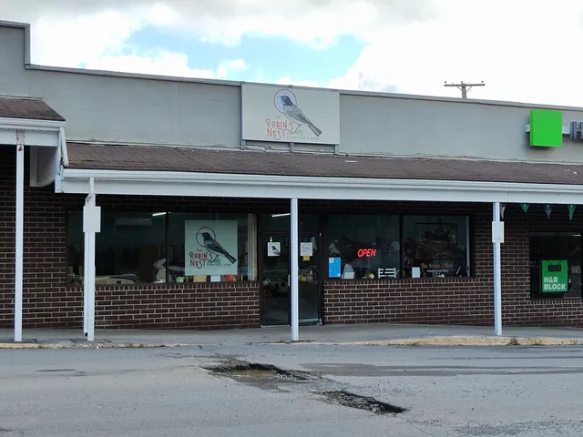 The Robin's Nest Furniture and Finds