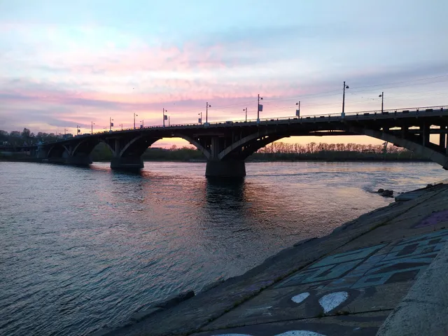 Naberezhnaya Vdol' Bul'vara Gagarina