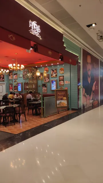 Paris 6 Petit Shopping Maia