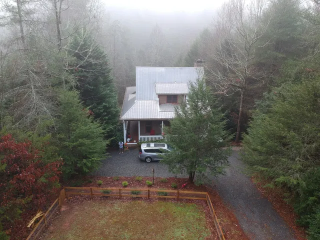 Creek-N-Awesome Cabin