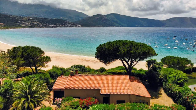 LOCATION VILLA GOLFE DE LAVA