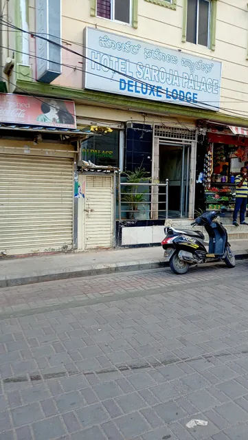 Saroja Palace Deluxe Lodge