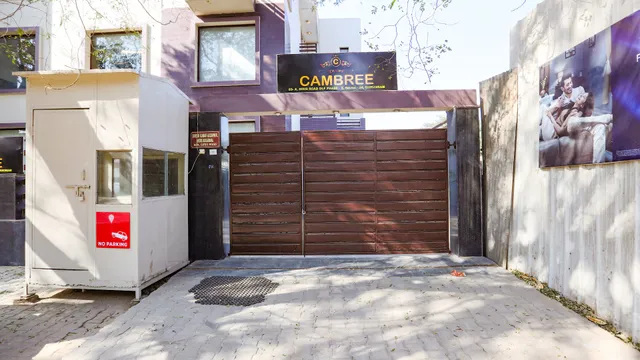 FabHotel SR 69 Posh - Hotel in DLF Phase 3, Gurgaon