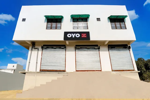 Spot on NS Hotel And Restaurant