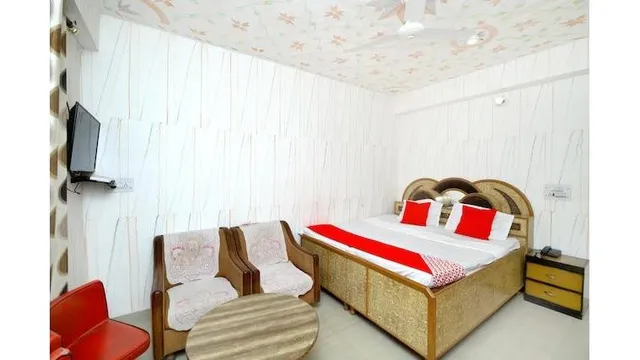 OYO 43147 Dhanlakshmi