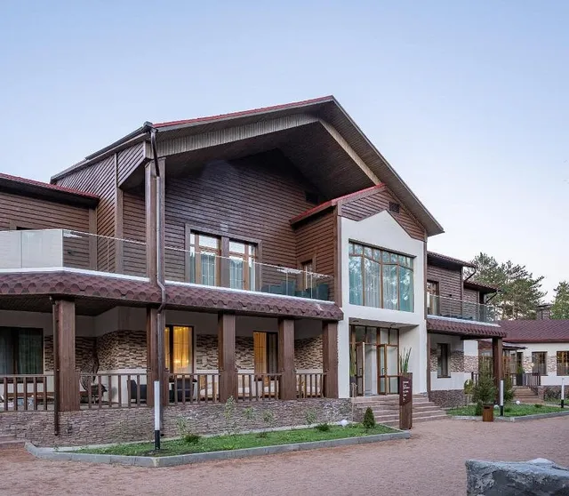 Dom U Ozera, Butik-Otel'