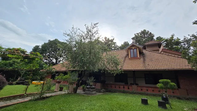 Puzhayoram farm house