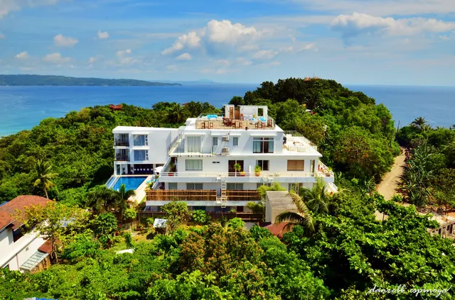 Tanawin Resort and Luxury Apartments