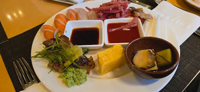 Rolling Hills: Blue Sapphire Restaurant