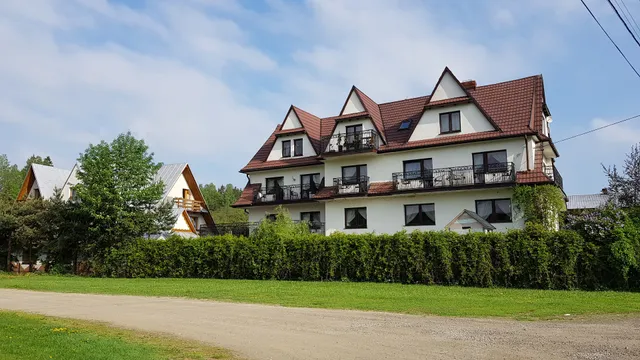 Dom Wypoczynkowy KAROLINA Białka Tatrzańska. Noclegi Pokoje Gościnne