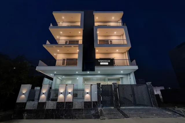 Super Townhouse Sector 86 Near Sector 83 Metro Station