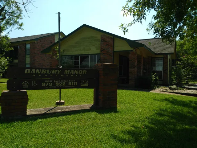 Danbury Manor Apartments