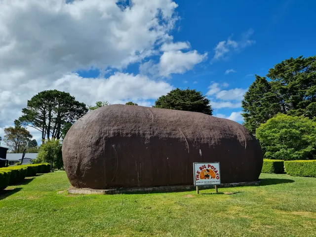 Pig (Big) Potato - Jim Mauger sculpture