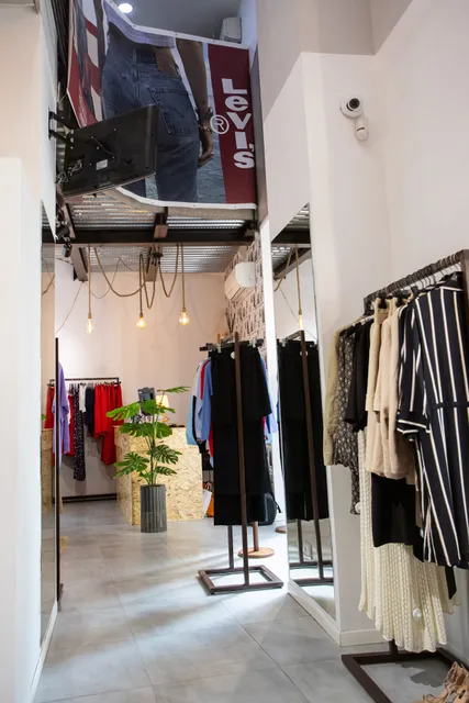 YUPI! Store Napoli - Abbigliamento e scarpe Uomo/Donna