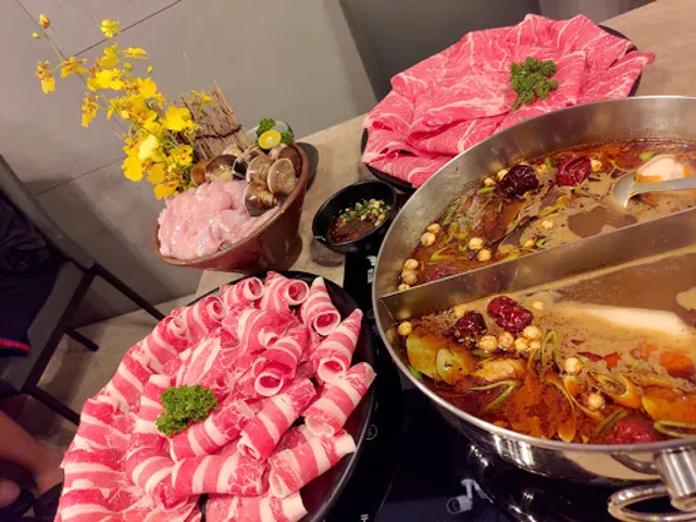 Roulang Hotpot