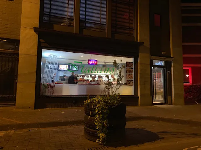 Italiano Pizzeria & Grill room