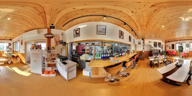 赤い窯のピザ屋さん Blue Roof唐津店