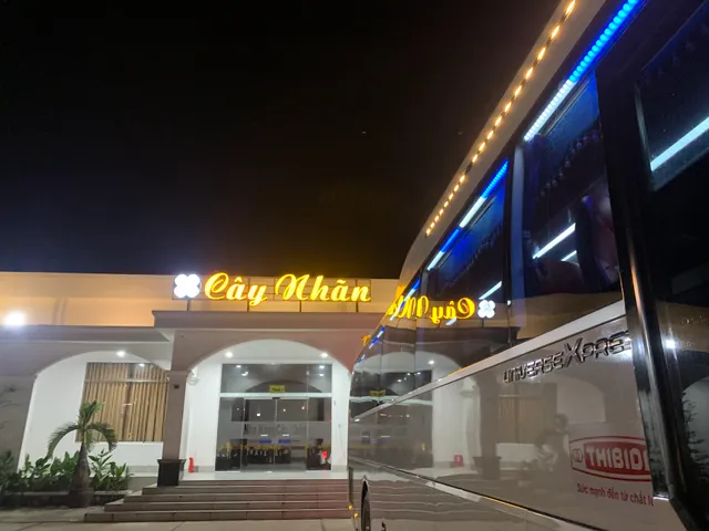 Nhà Hàng Cây Nhãn