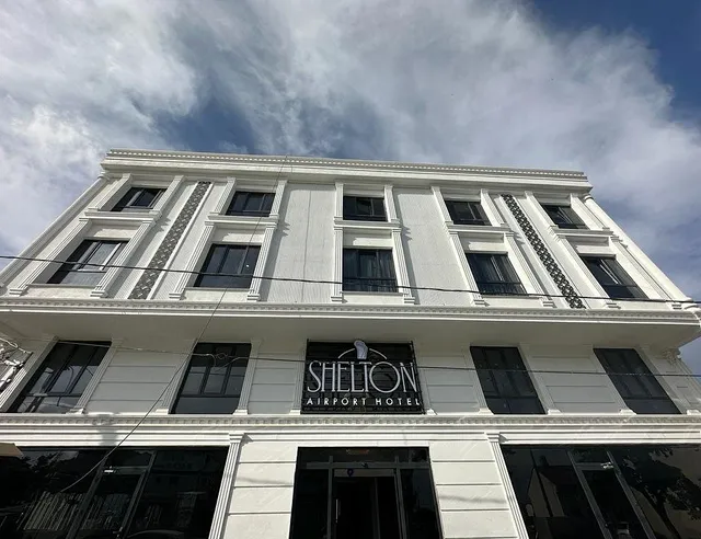 Shelton Airport Otel