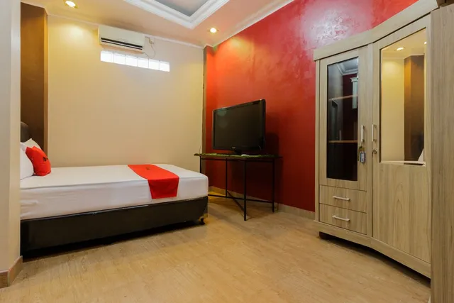 RedDoorz near Plaza Pondok Gede