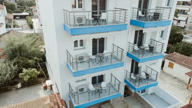 BLUE & WHITE LUXURY SUITES