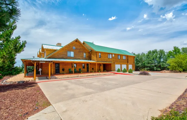 Quarter Horse Inn & Lodge