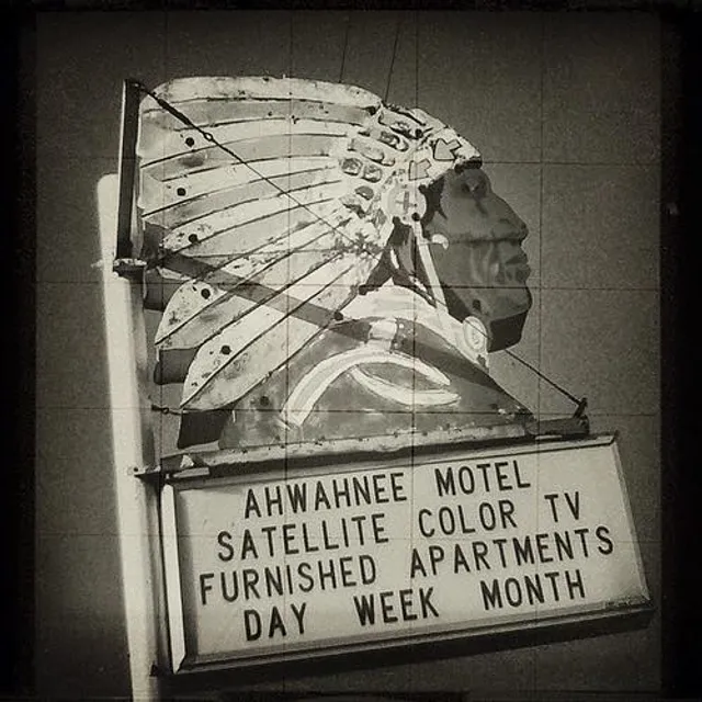 Ahwahnee Motel