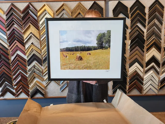 Frame Place & Art Gallery