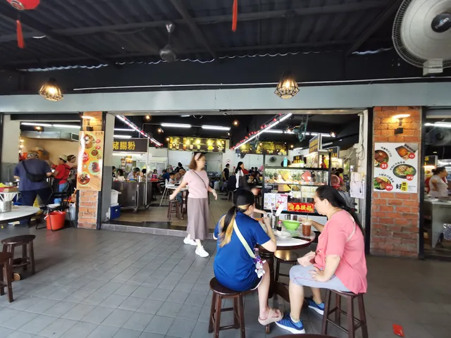 Restoran Hwa Yan Kai ( Aman puri )华人佳茶餐馆