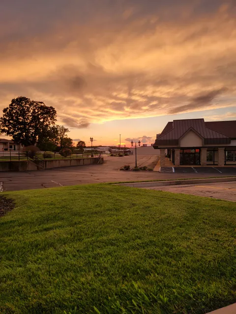 Palisades Village Shopping Center