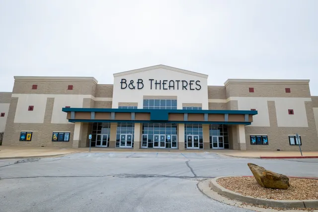 B&B Theatres Warrensburg 10